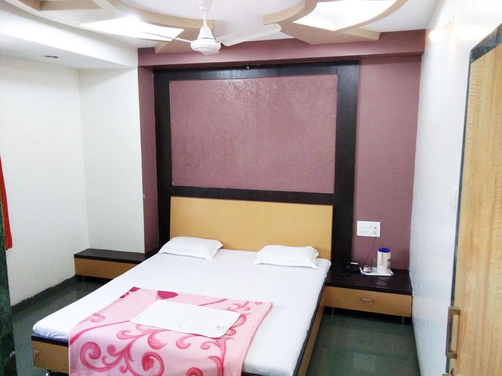 Hotel Sahara Aurangabad  Exteriör bild